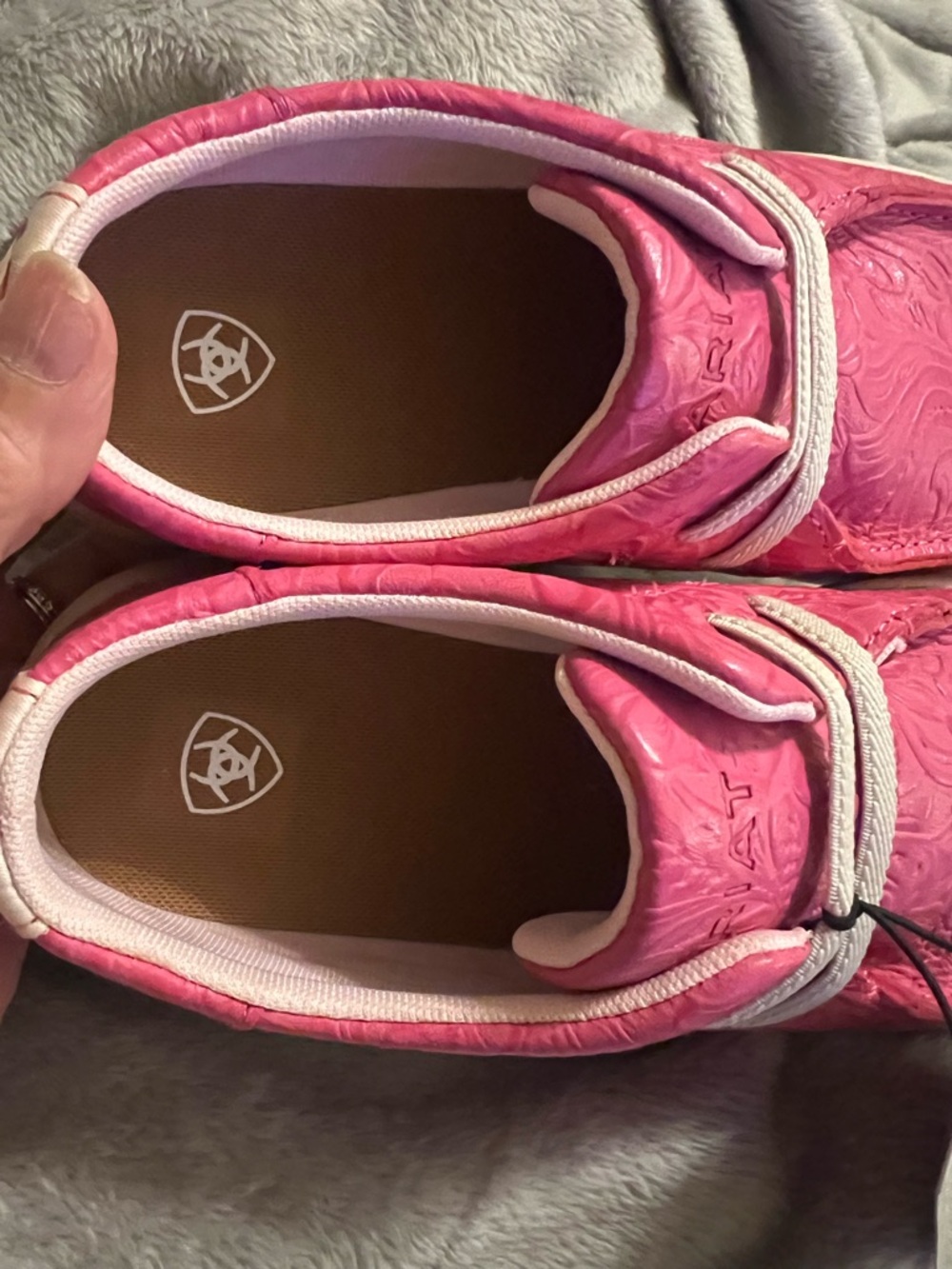 Ariat Hot Pink Floral Emboss Women’s Size 6 Leather Upper Shoes, new with tag - Picture 4 of 9